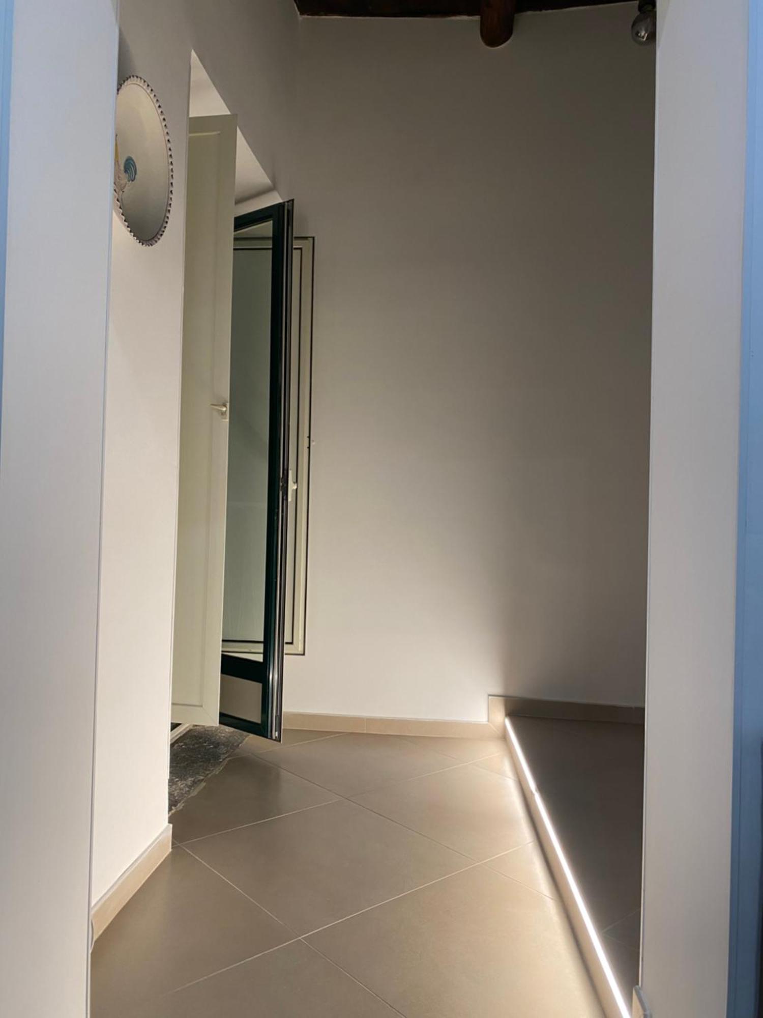 All'Imbrunire Exlusive Apartment 萨莱诺 外观 照片